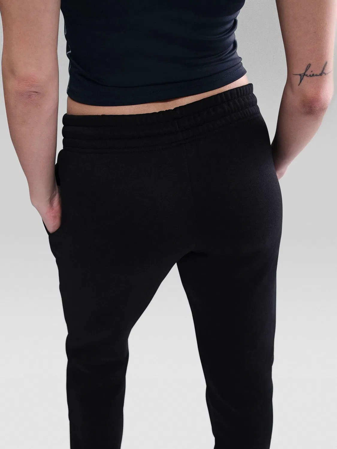 Джоггеры Nike Black Phoenix Fleece, черный — фото 2