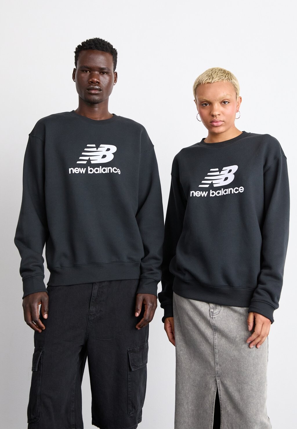 

Толстовка ESSENTIALS LOGO CREW UNISEX New Balance, черный