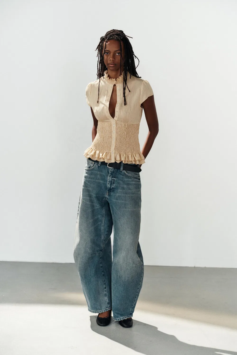 Рубашка в полоску с присборенной оборкой ZARA, camel