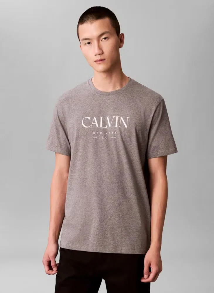 Футболка с принтом с круглым вырезом Calvin Klein, серый меланж — фото 2