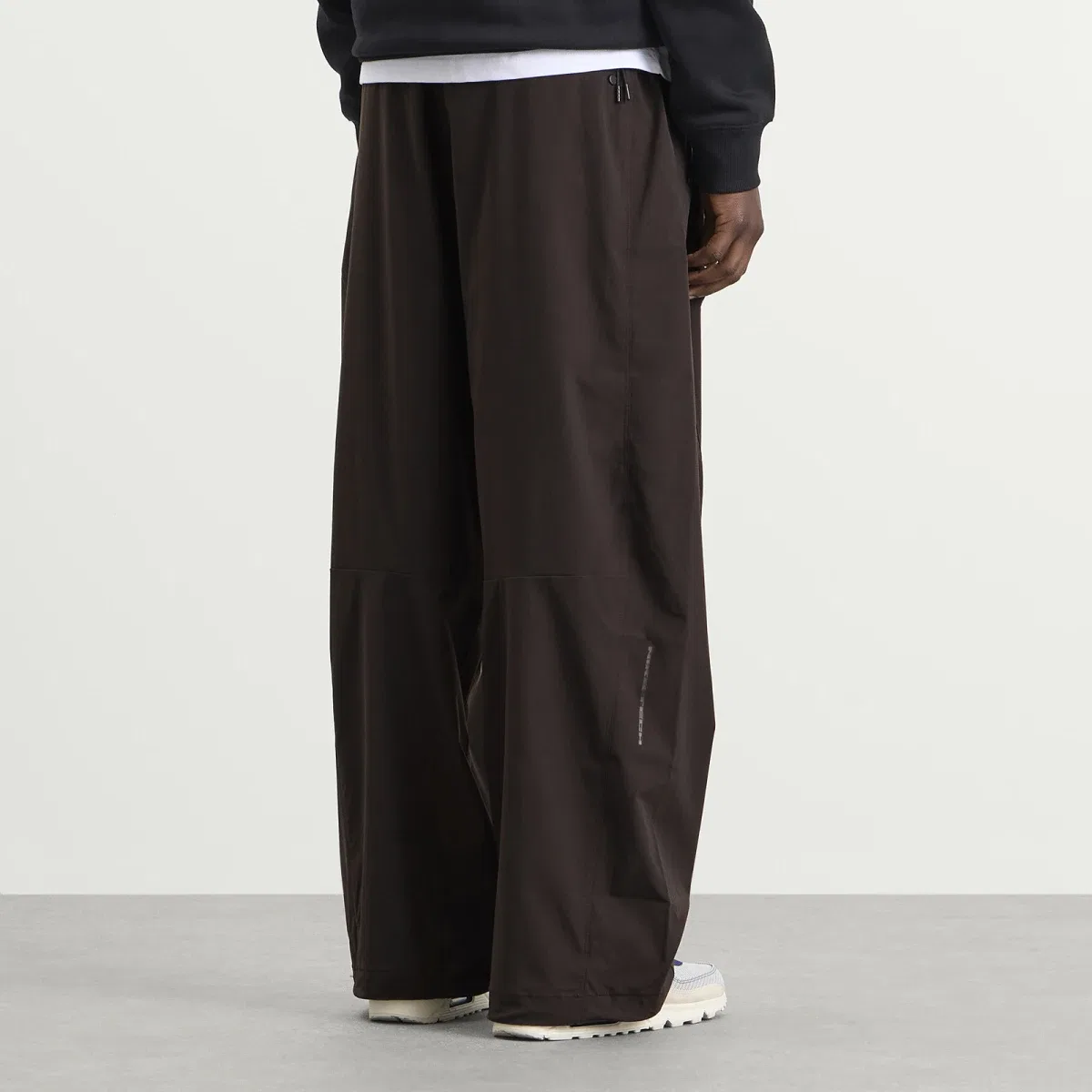 Брюки спортивные с защитой от солнца Tech Helios Sun Nike, Velvet Brown & Black — фото 3