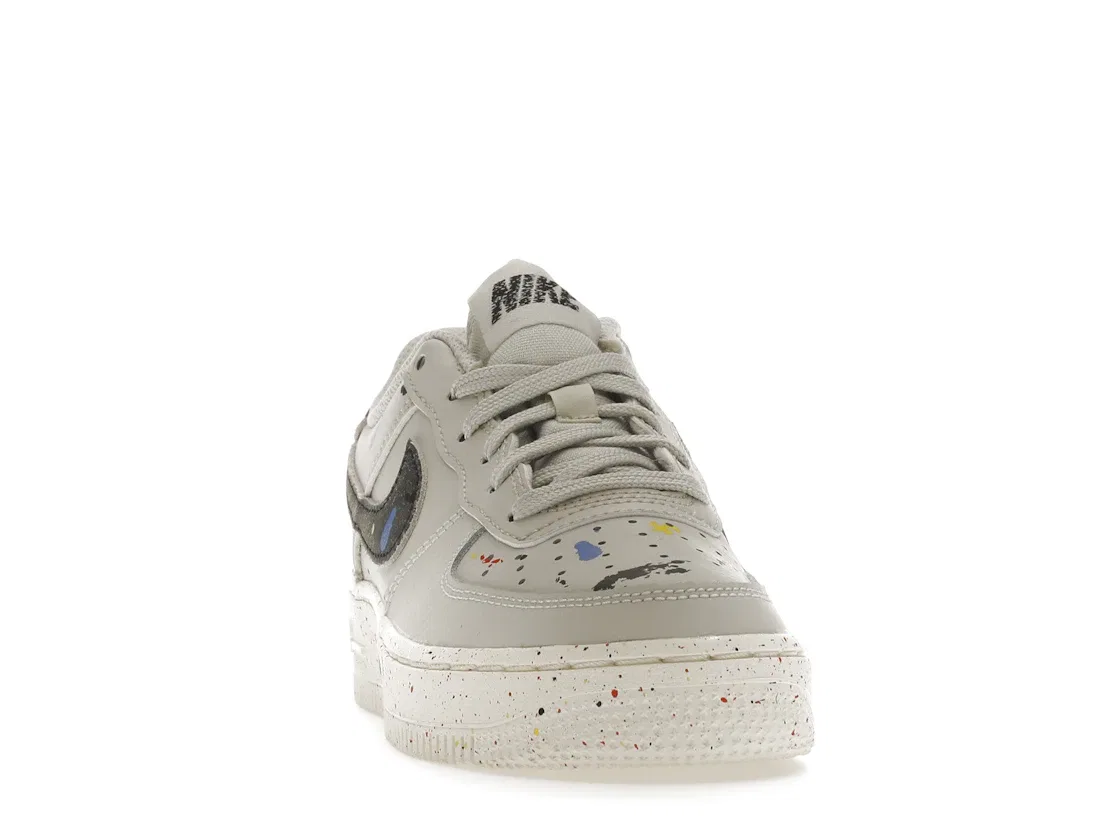 Детские кроссовки для мальчиков с принтом Nike Air Force 1 LV8 Nike, Light Bone/Sail/Black — фото 2