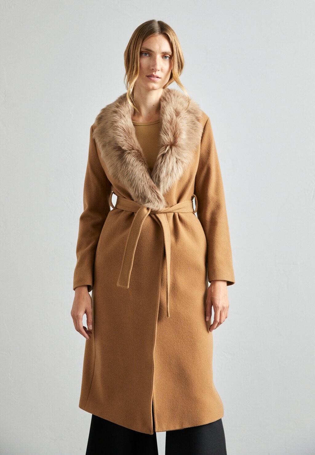 

Классическое пальто Jenni Coat With Collar STUDIO ID, цвет honey/camel