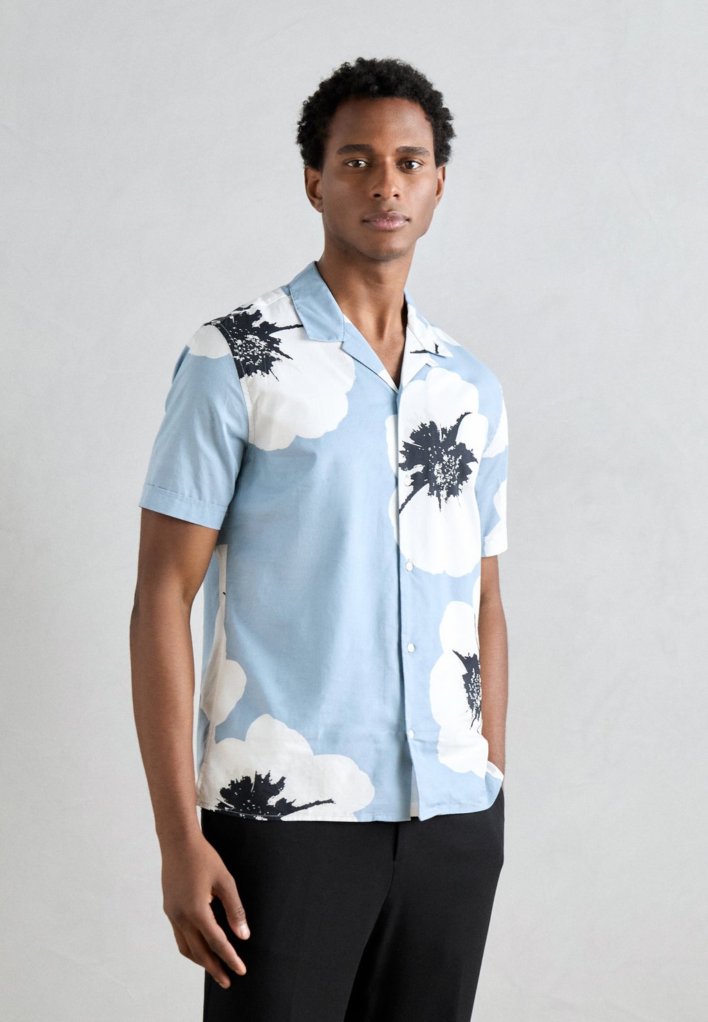

Рубашка SHIRT HONOLULU REGULAR STRAIGHT FIT PRINTED WITH LOGOED METAL BADGE Antony Morato, светло-голубой