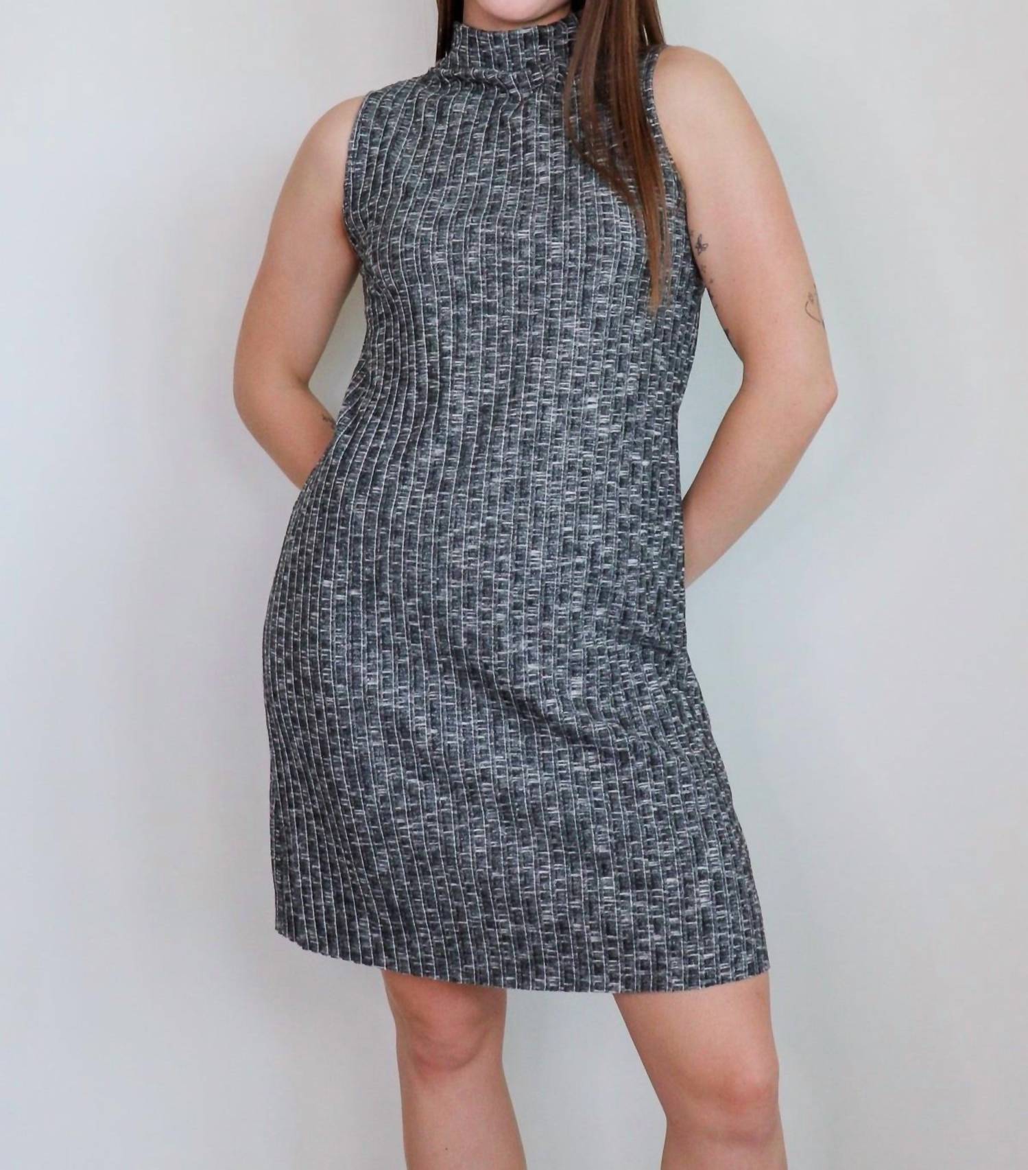 

Michael Stars Платье для церемонии вручения премии «Эмми» из черного мрамора