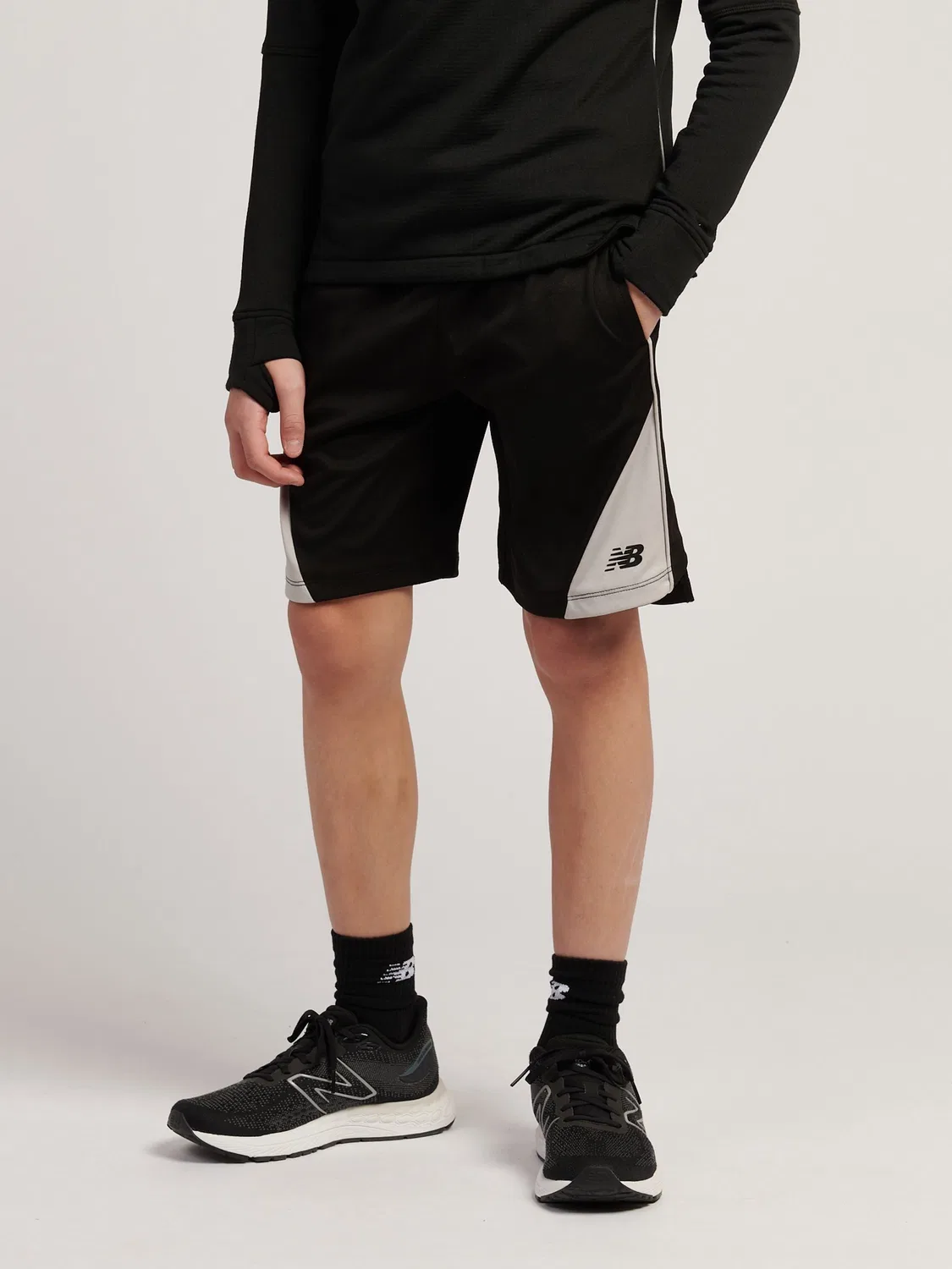 Шорты футбольные панельные New Balance, черный