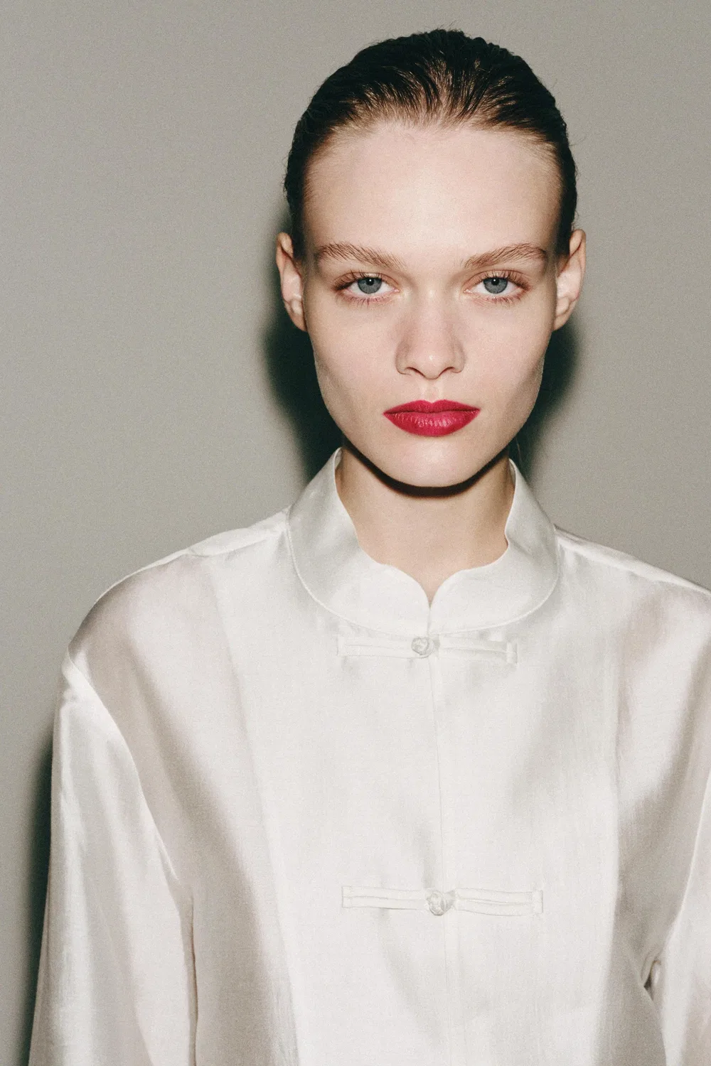 Атласная рубашка из коллекции ZW с застежкой в виде лягушки ZARA, White — фото 4