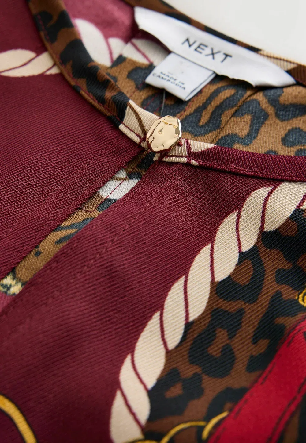 Блузка прямого кроя с длинными рукавами и V-образным вырезом Next, Burgundy Scarf Print — фото 2