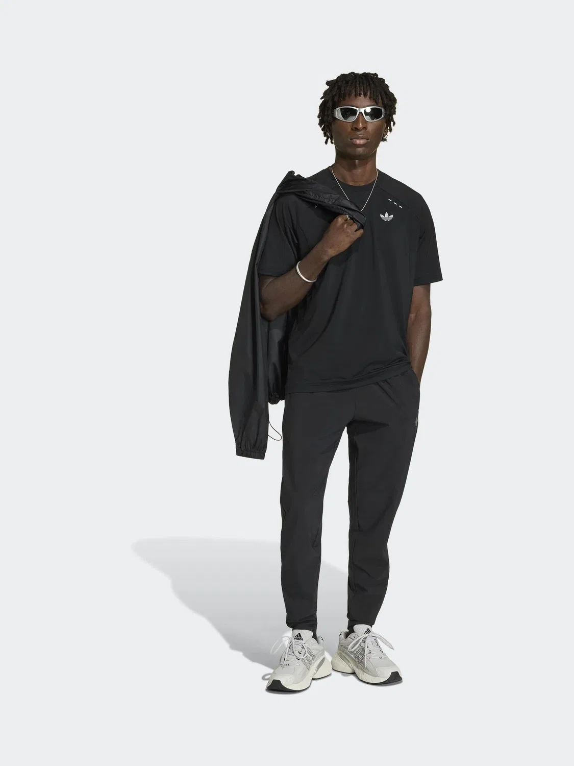 Футболка Tech Trefoil Essentials adidas originals, черный — фото 3