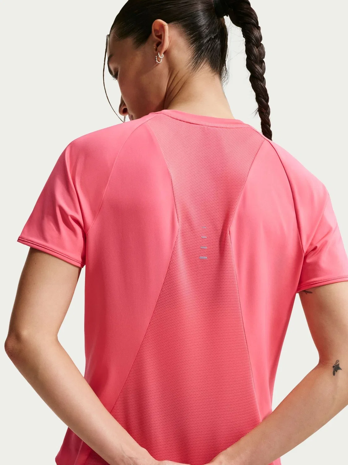 Беговая футболка Swift Dri-FIT Nike, Sea Coral — фото 3