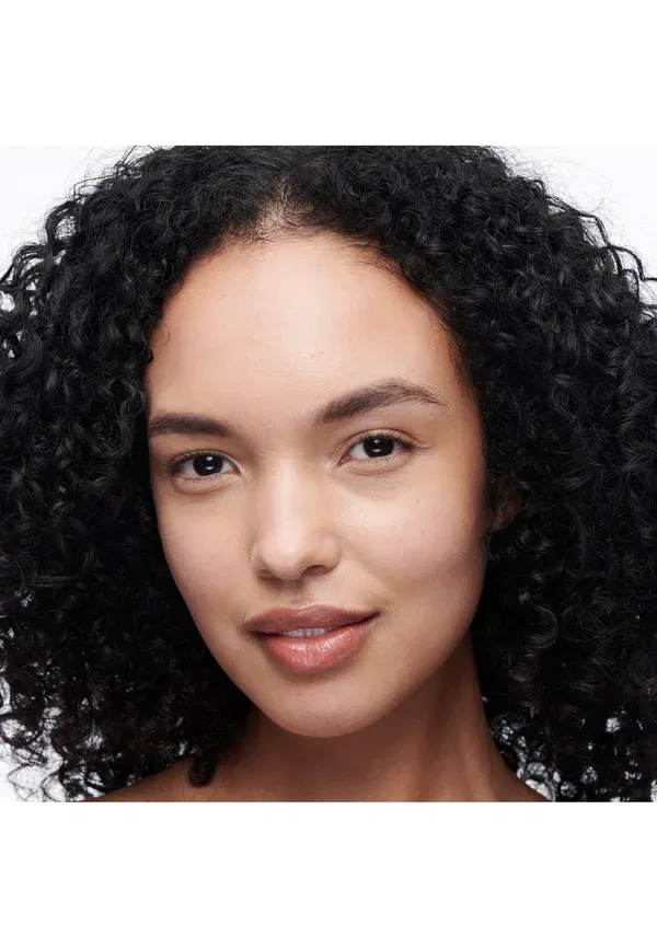 Консилер для лица и под глазами жидкий Studio Radiance 24hr Luminous Lift Concealer Mini Mac, 1.8 мл, NC20, цвет nc20 — фото 4
