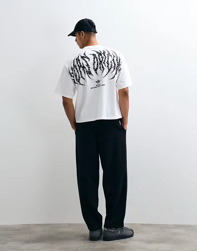 Футболка Adidas Originals с принтом на спине, белая