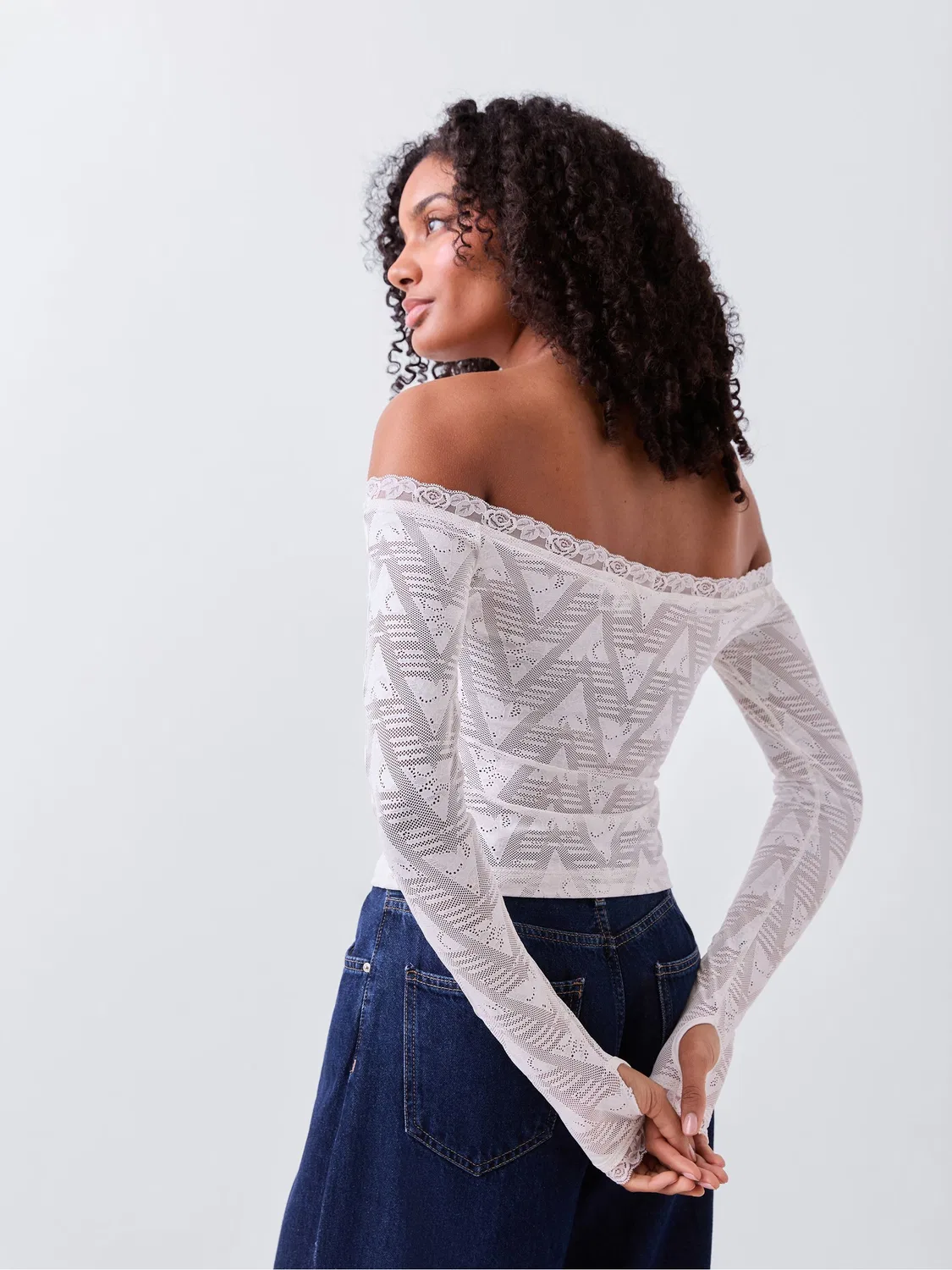 Топ с кружевом adidas Originals Lace Bardot Top, белый — фото 3