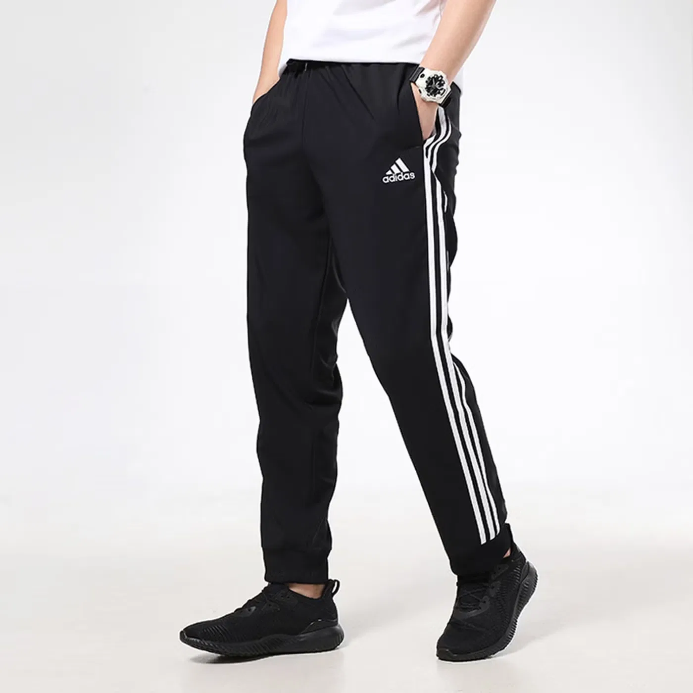 Брюки спортивные с боковыми полосками и зауженным низом Adidas, черный — фото 4