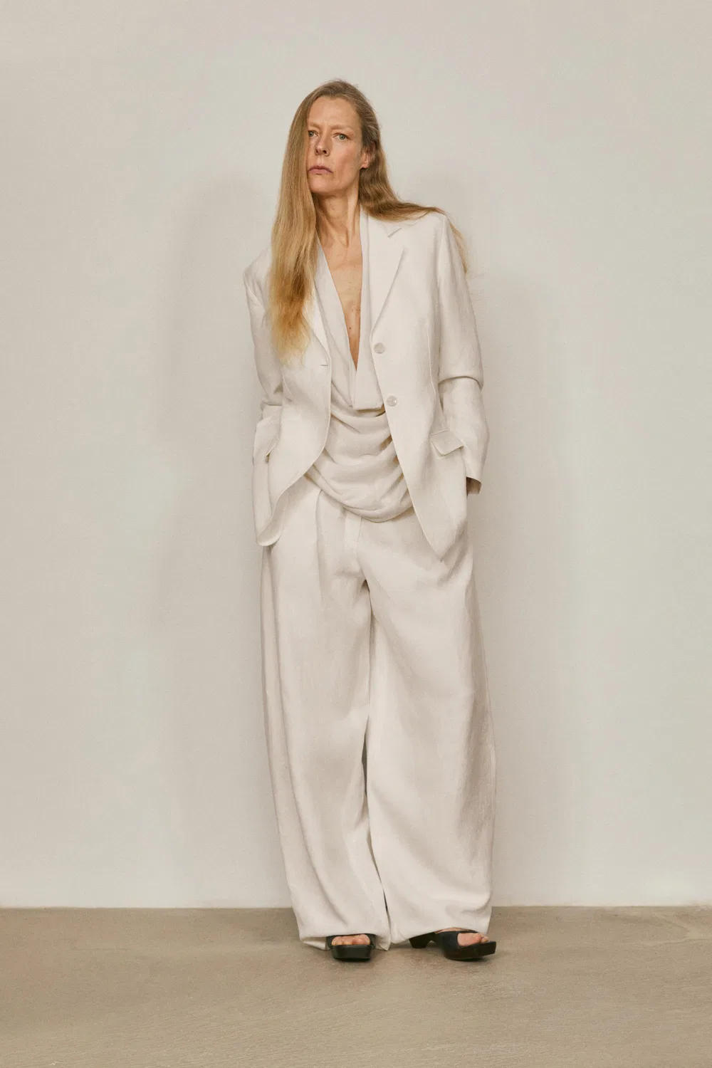 Струящийся блейзер из смесовой льняной ткани - лимитированная серия Massimo Dutti, Off-White — фото 2