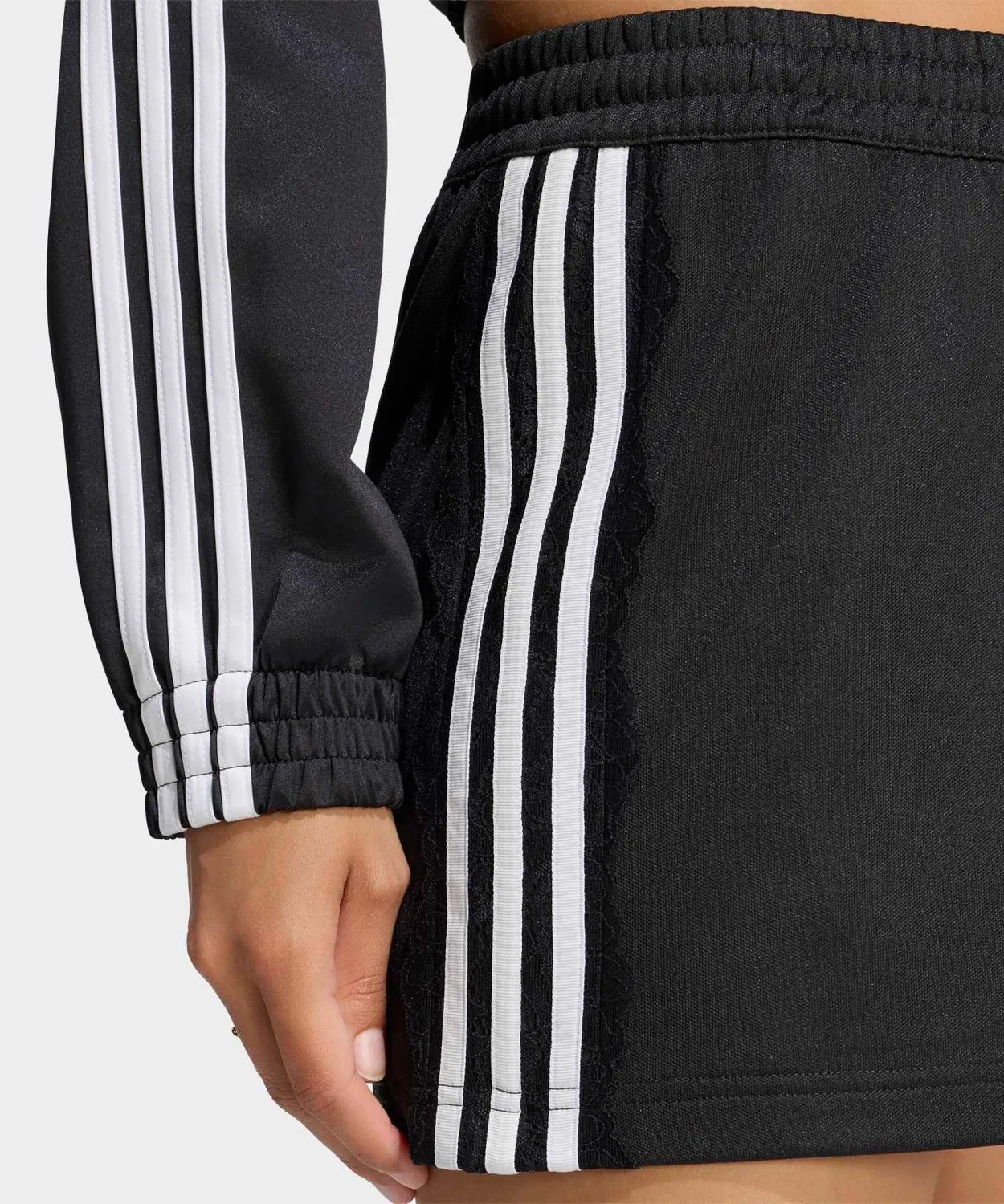 Женские шорты с кружевными вставками и молнией Lace Three Stripes Shorts Adidas, Black — фото 4