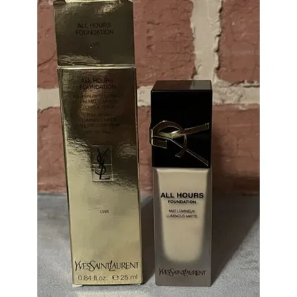 Тональная основа с сияющим матовым финишем LW8 Yves Saint Laurent