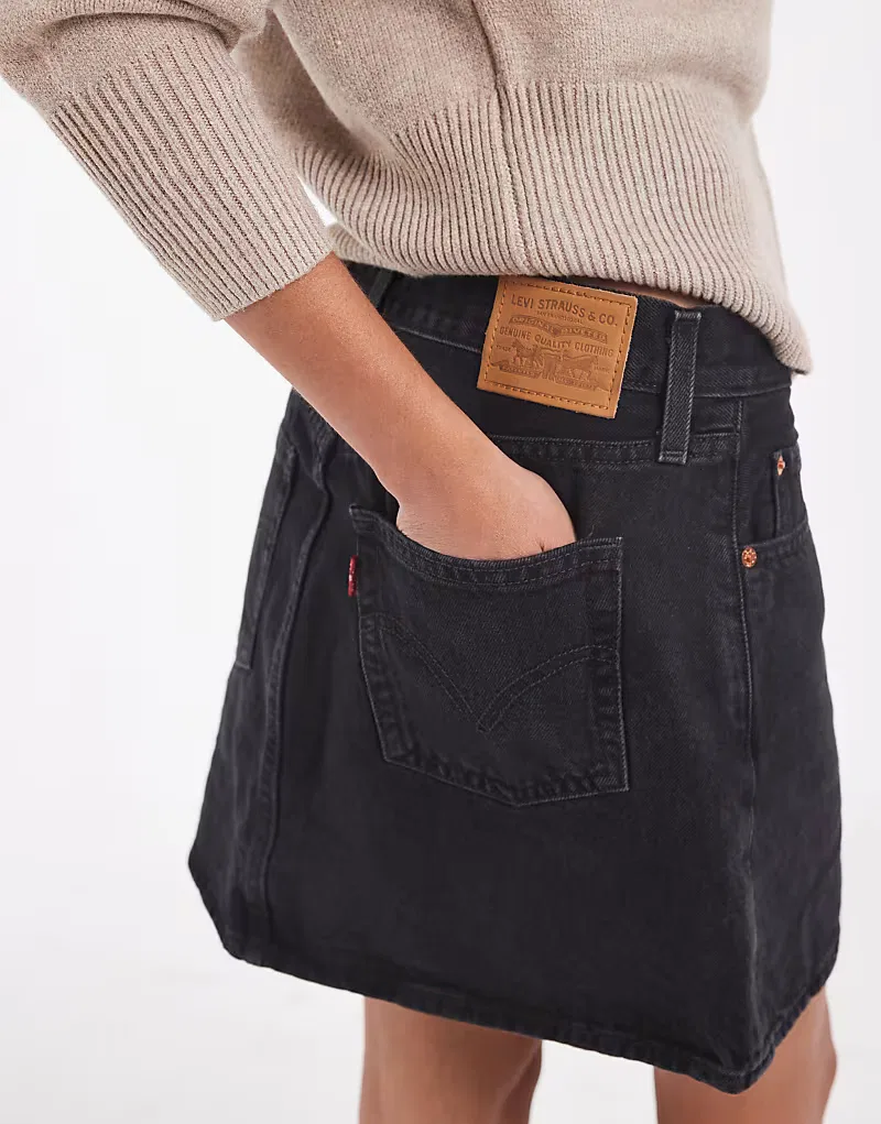 Мини-юбка из культового денима Levi's, выцветшего, черный — фото 4
