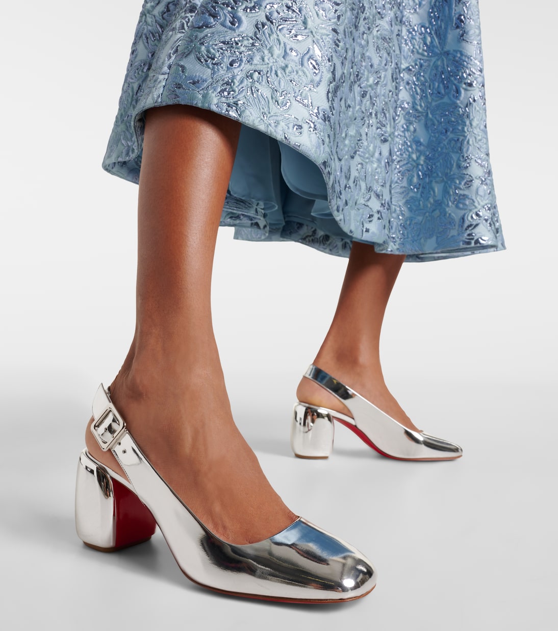 Металлические босоножки Minny 70 на ремешке из кожи Christian Louboutin, серебряный — фото 4