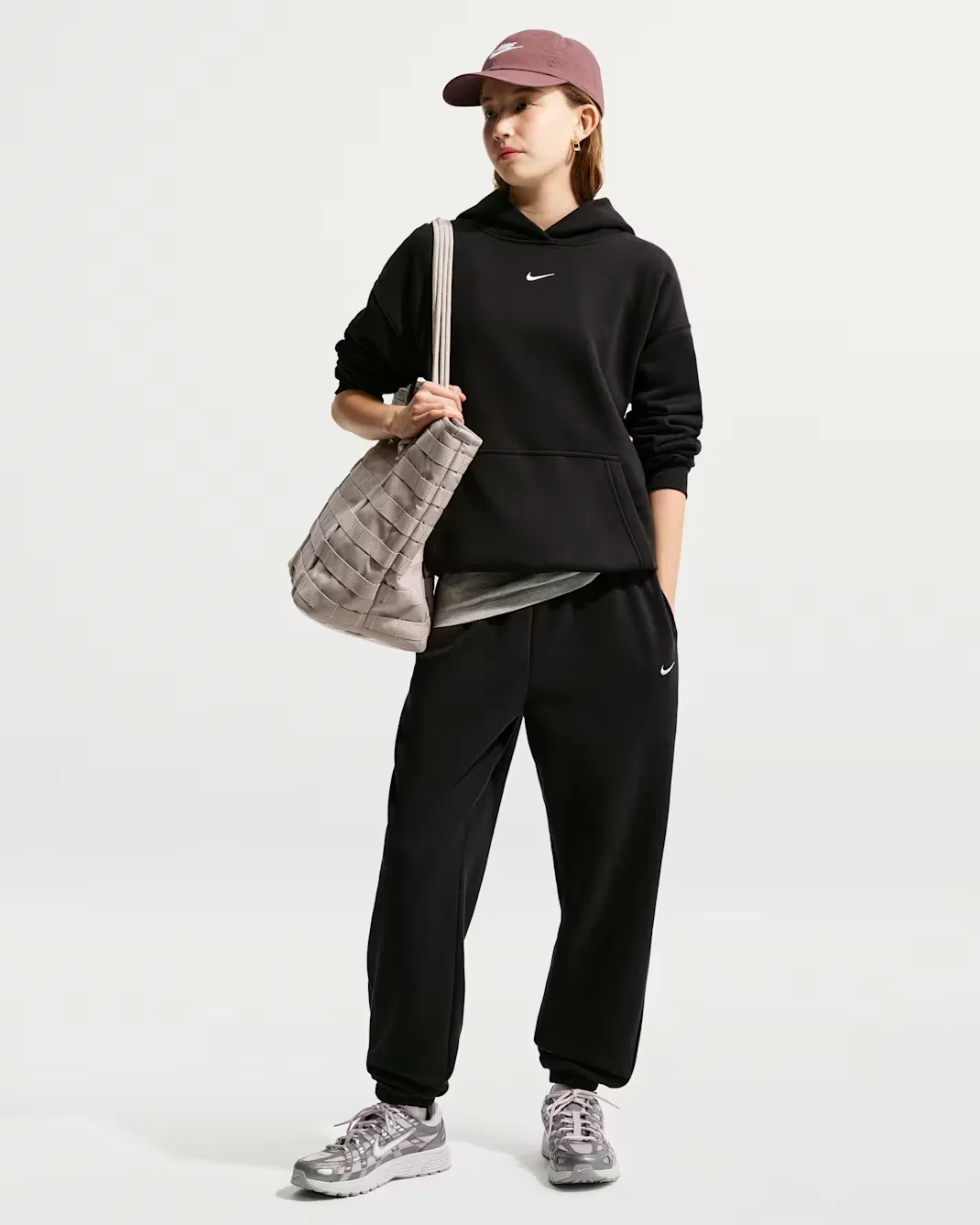 Детская толстовка с капюшоном оверсайз Nike Sportswear Studio Fleece, Black/White — фото 4