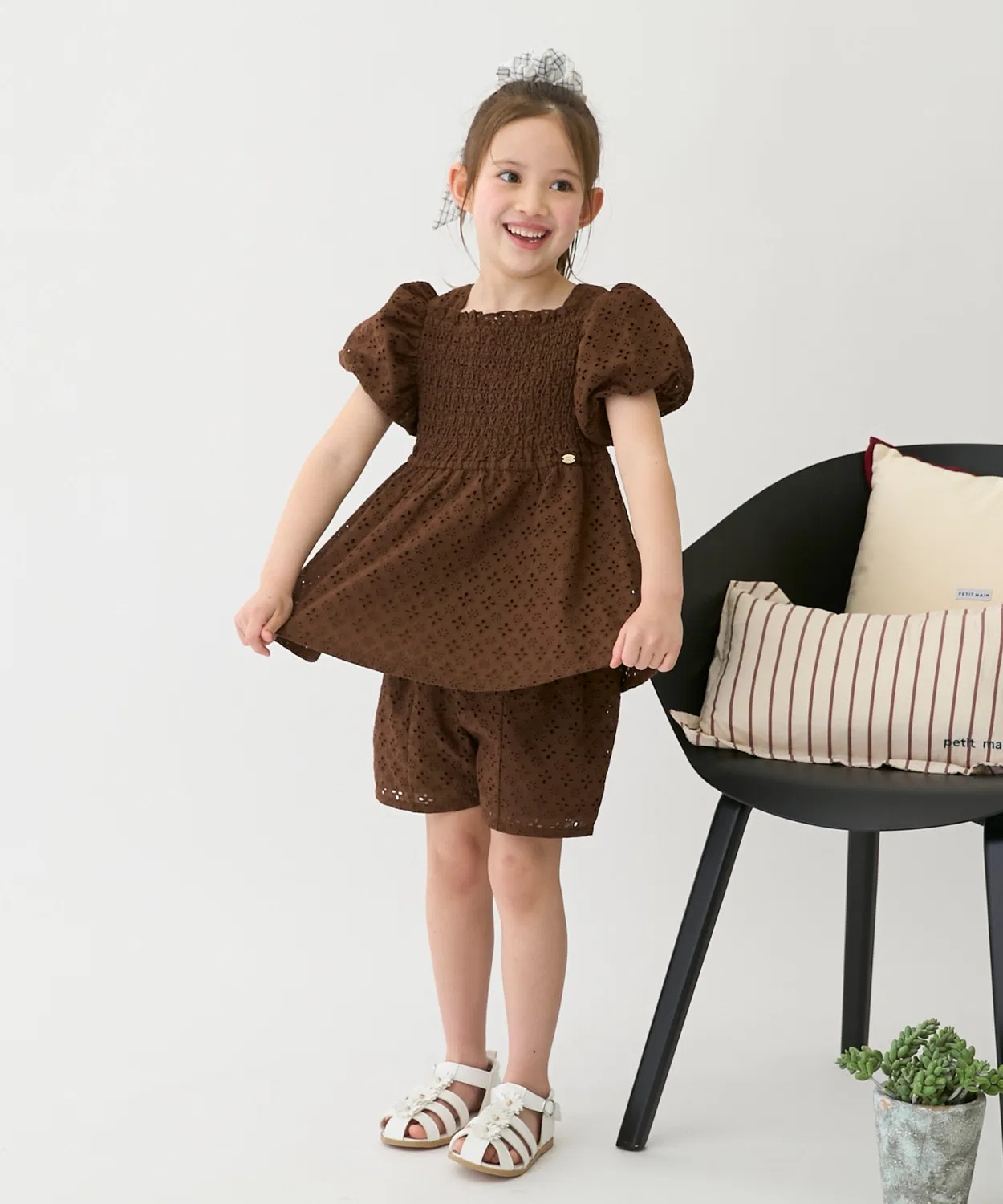 Детские шорты с кружевом и боковыми сборками Petit Main, Коричневый