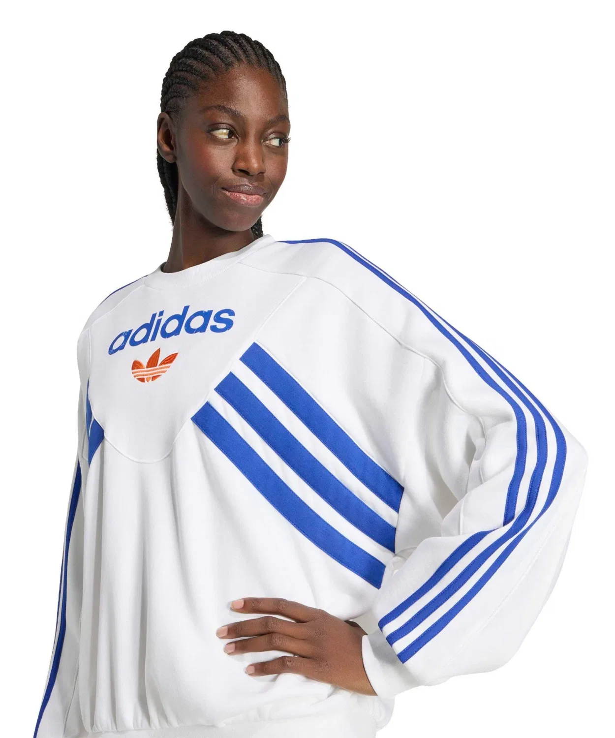 Женский свитшот оверсайз с графическим принтом Adidas GARMENT WASHED GRAPHIC CREW, Белый — фото 2