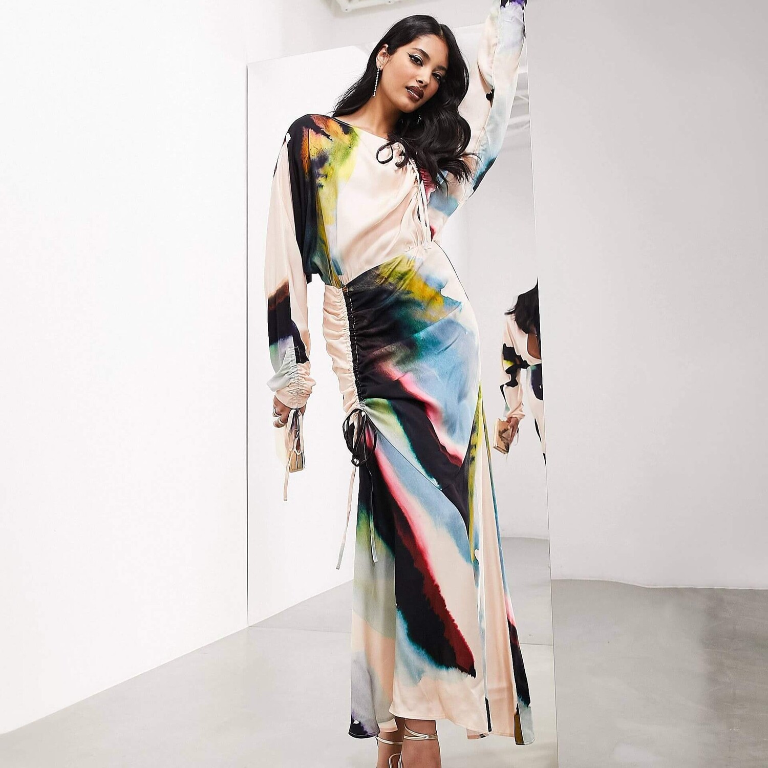 

Платье-макси Asos Edition Satin Long Sleeves And Ruffles With Watercolor pattern, мультиколор