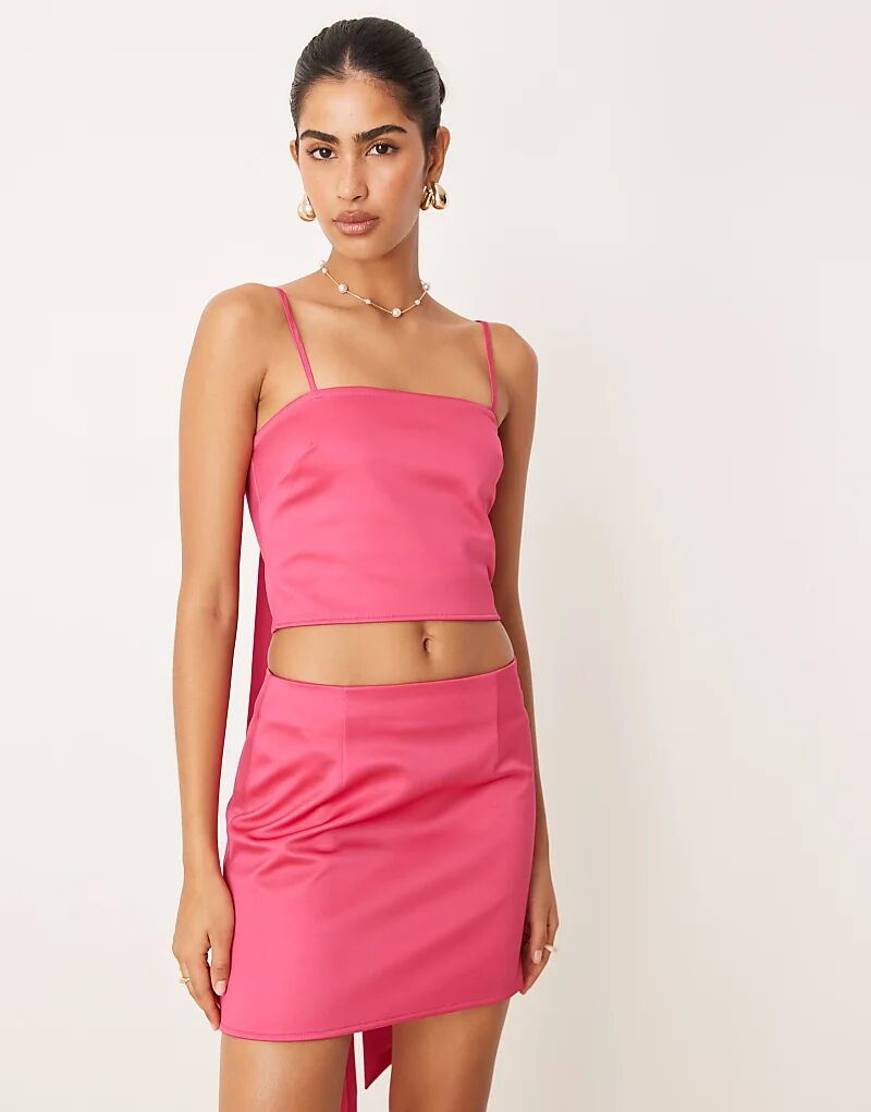 

Укороченный атласный топ-топ на бретельках ASOS DESIGN ярко-розового цвета с поясом
