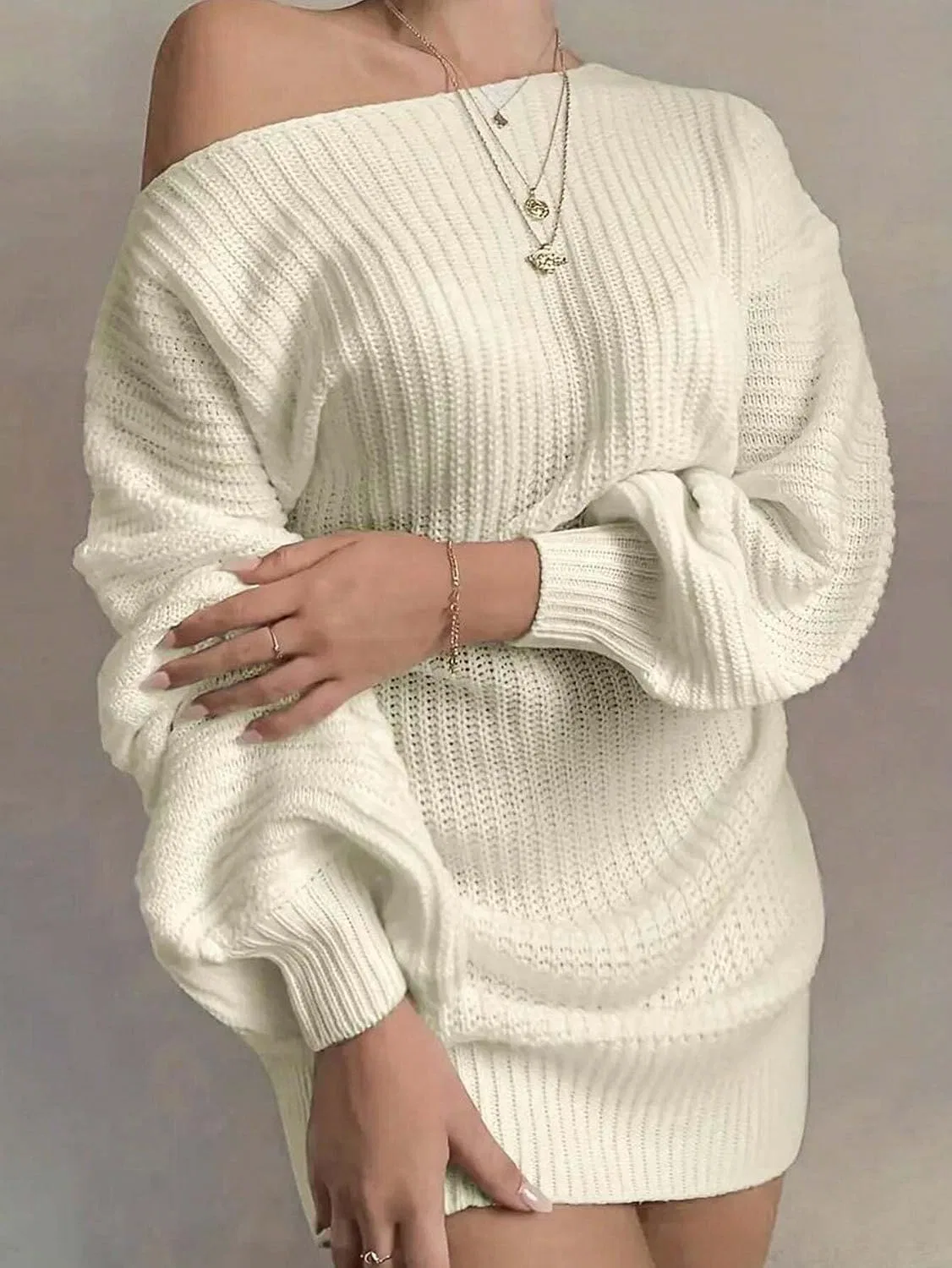 Женское повседневное платье с асимметричным вырезом Knitwear, White — фото 2