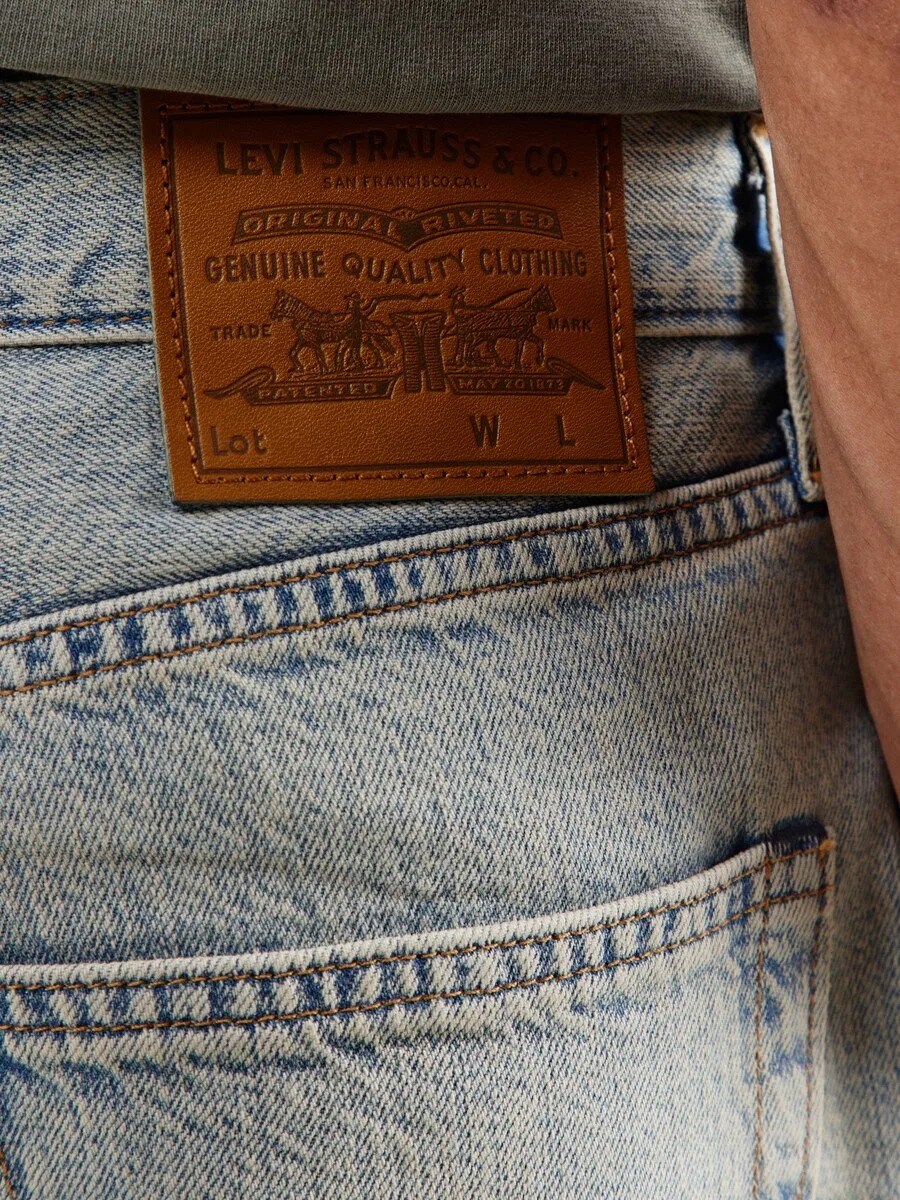 Джинсы LEVI'S свободного кроя '568 LOOSE STRAIGHT' светло-голубого цвета — фото 2
