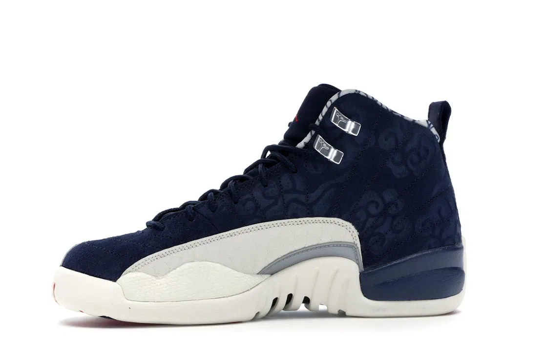 Детские кроссовки Lifestyle с принтом Jordan 12 Retro Jordan, College Navy/University Red-Sail — фото 3