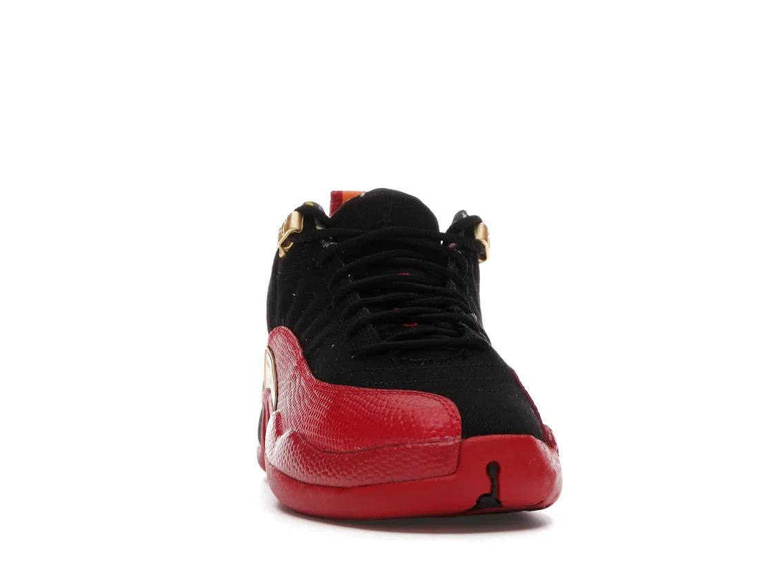 Детские кроссовки с принтом Jordan 12 Retro Low Jordan, Black/Varsity Red/Metallic Gold — фото 2