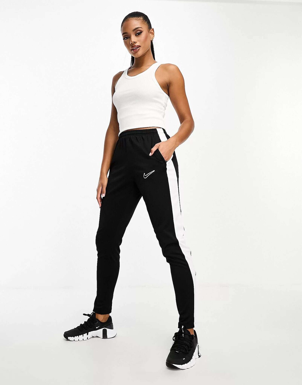

Черные джоггеры Nike Academy Dri-Fit