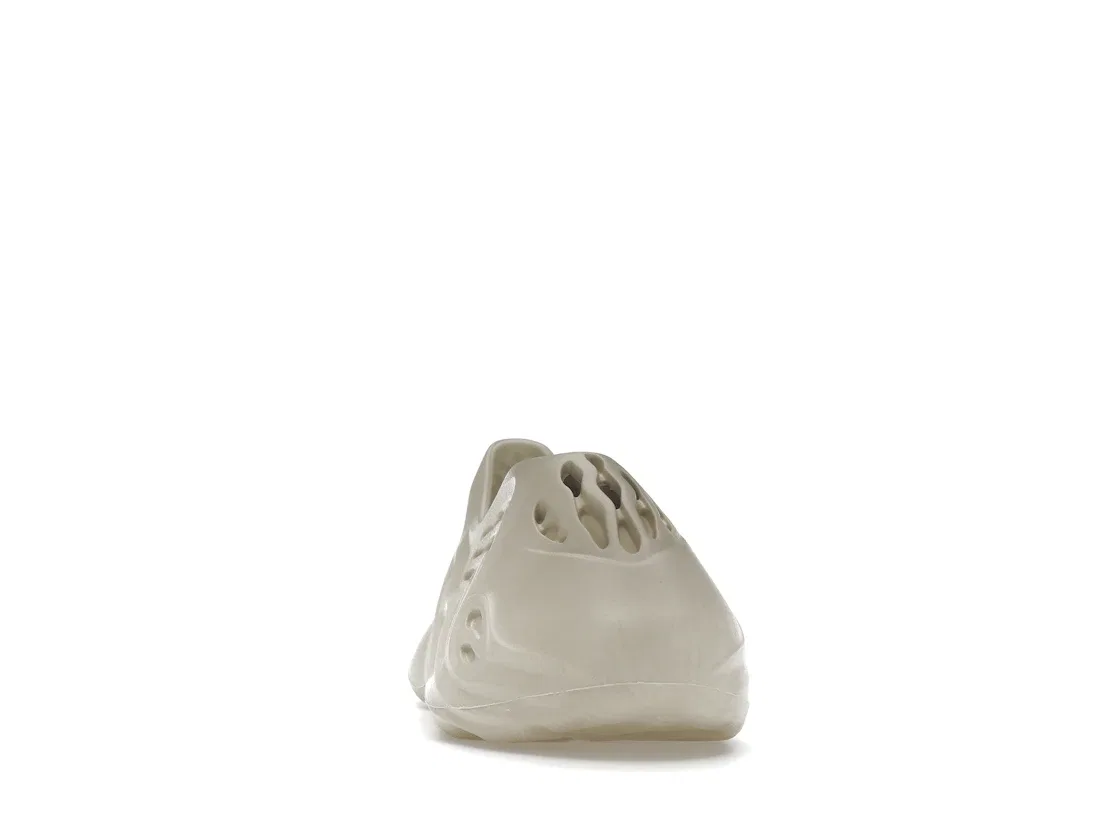 Детские кроссовки-клоги без шнуровки Yeezy Foam RNR Adidas, Sand — фото 2