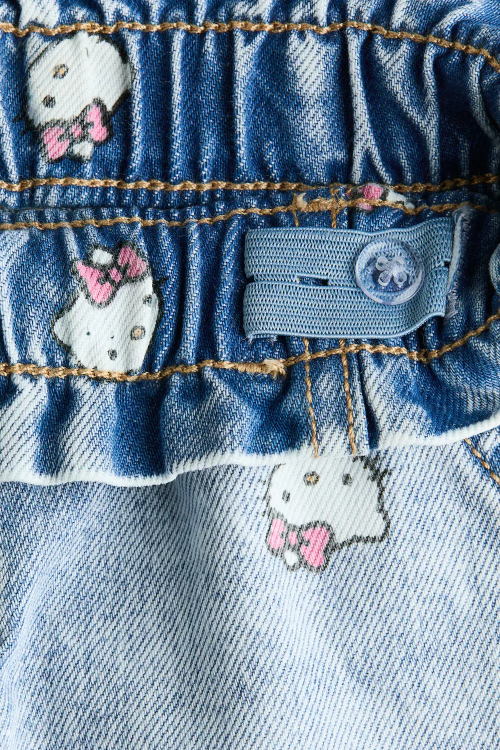 Джинсы с широкими штанинами и декоративным рисунком H&M, Helles Denimblau/Hello Kitty — фото 2
