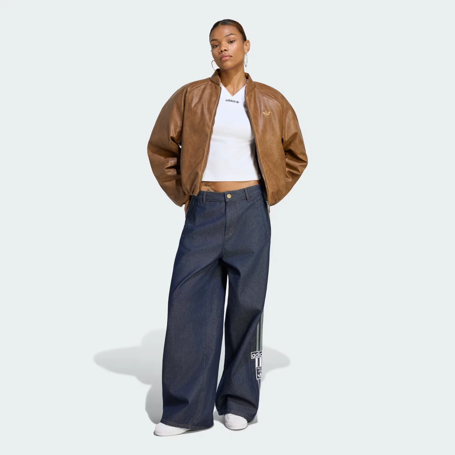 Женская укороченная куртка из экокожи SST Adidas Originals, коричневый — фото 4