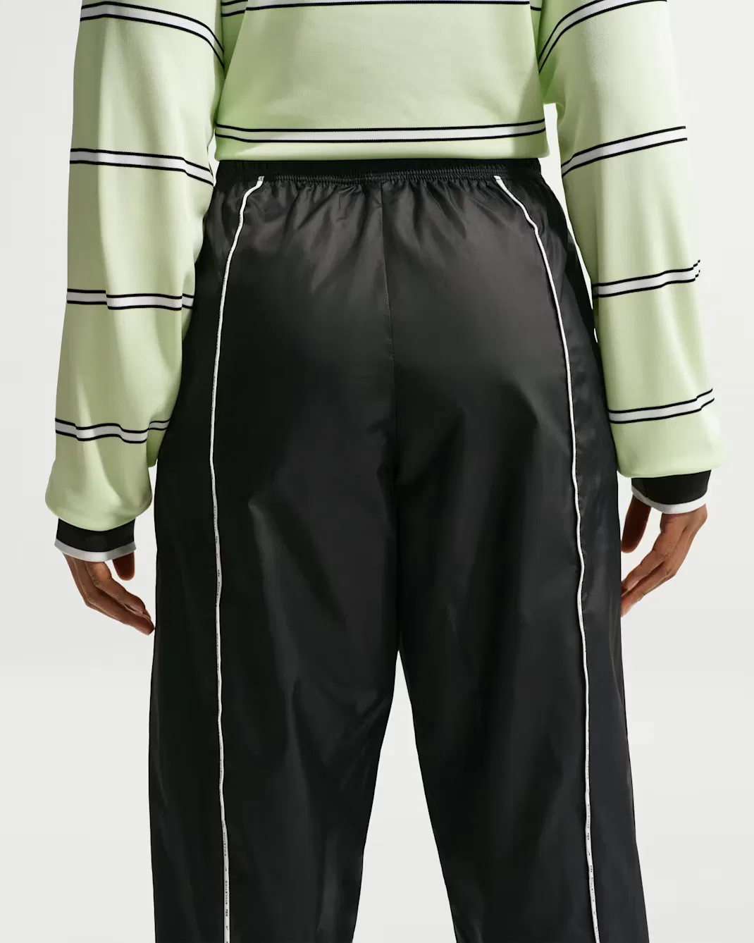 Женские брюки средней посадки из водоотталкивающей ткани Nike Sportswear, Black/Sail/Sail — фото 3