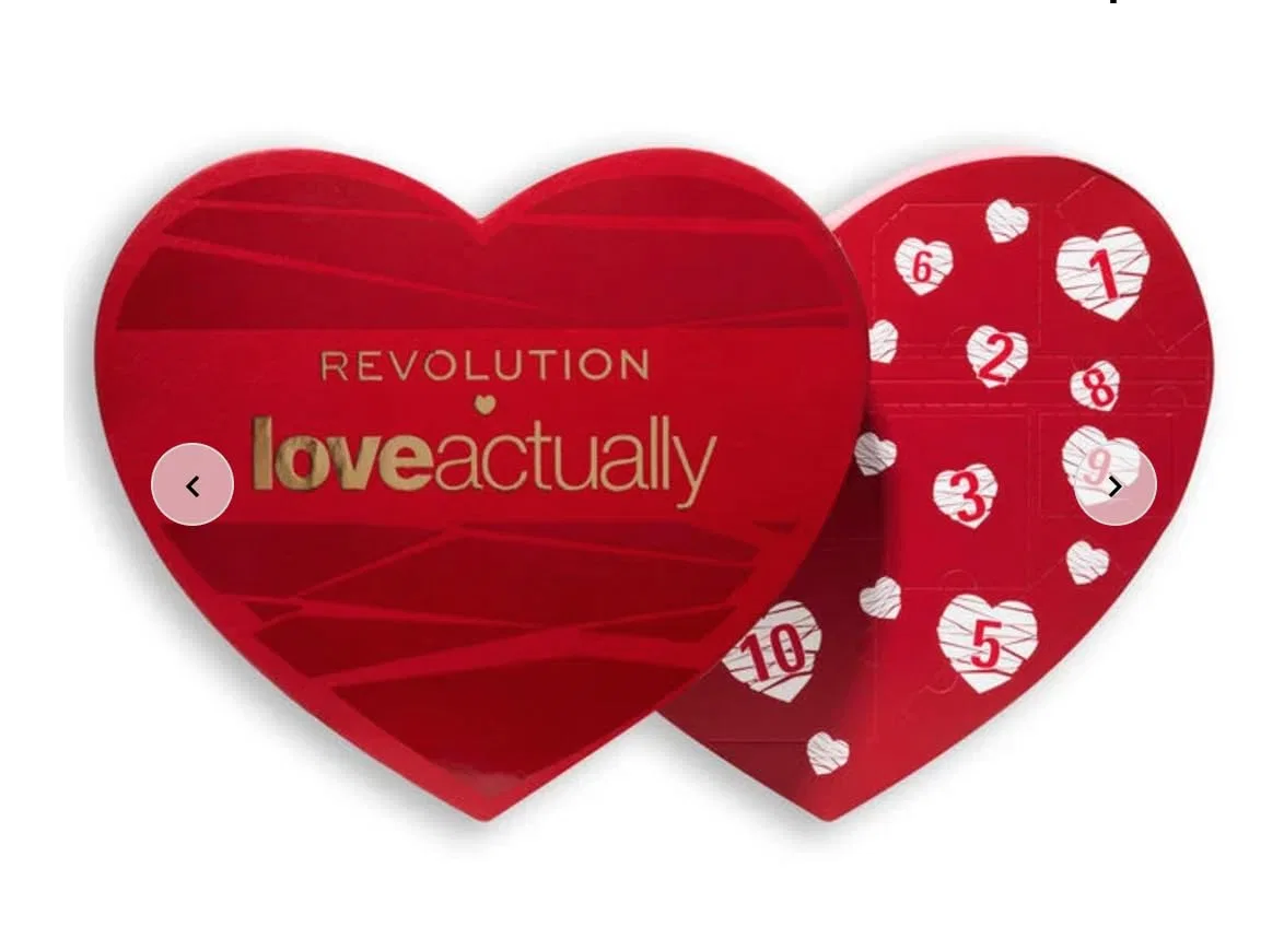 Набор косметики Love Actually x Revolution, 12 предметов Generisch