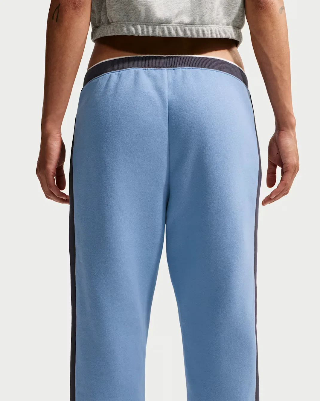 Женские спортивные брюки средней посадки Nike Studio Fleece Medium Weight, Work Blue/Gridiron/Sail — фото 3