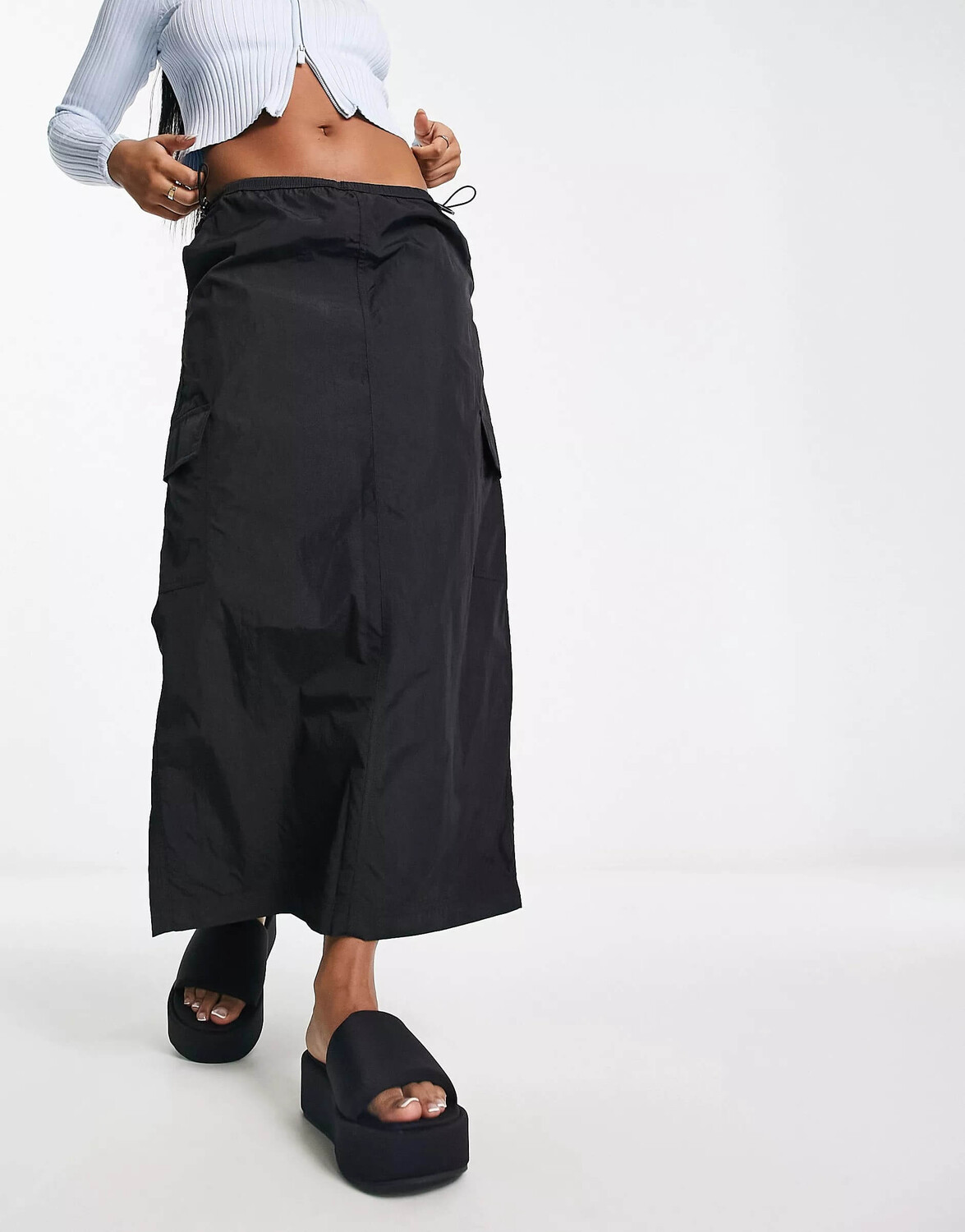 

Юбка Stradivarius Nylon Parachute Cargo, черный