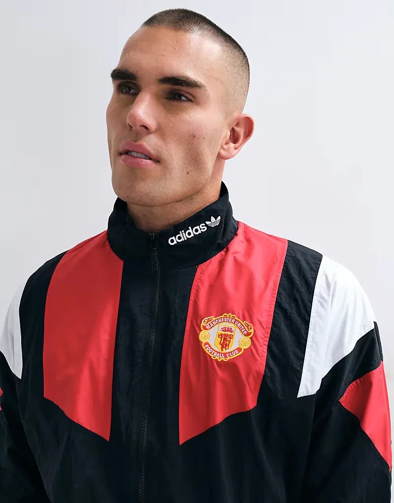 Куртка спортивная Manchester United 26/27 EQT Adidas Football, черный/красный — фото 3