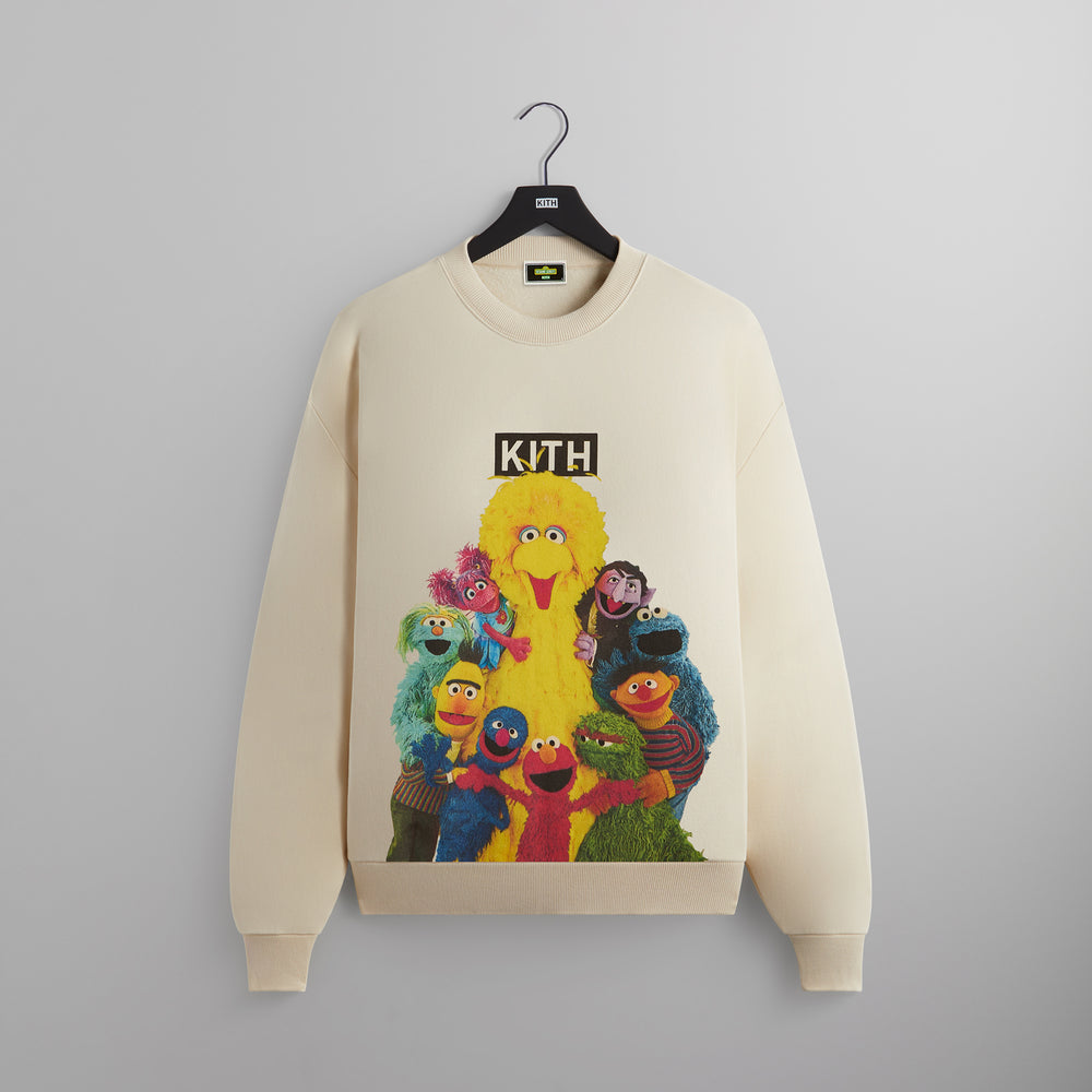 

Толстовка Kith for Sesame Street Group Hug Nelson Crewneck, цвет Waffle