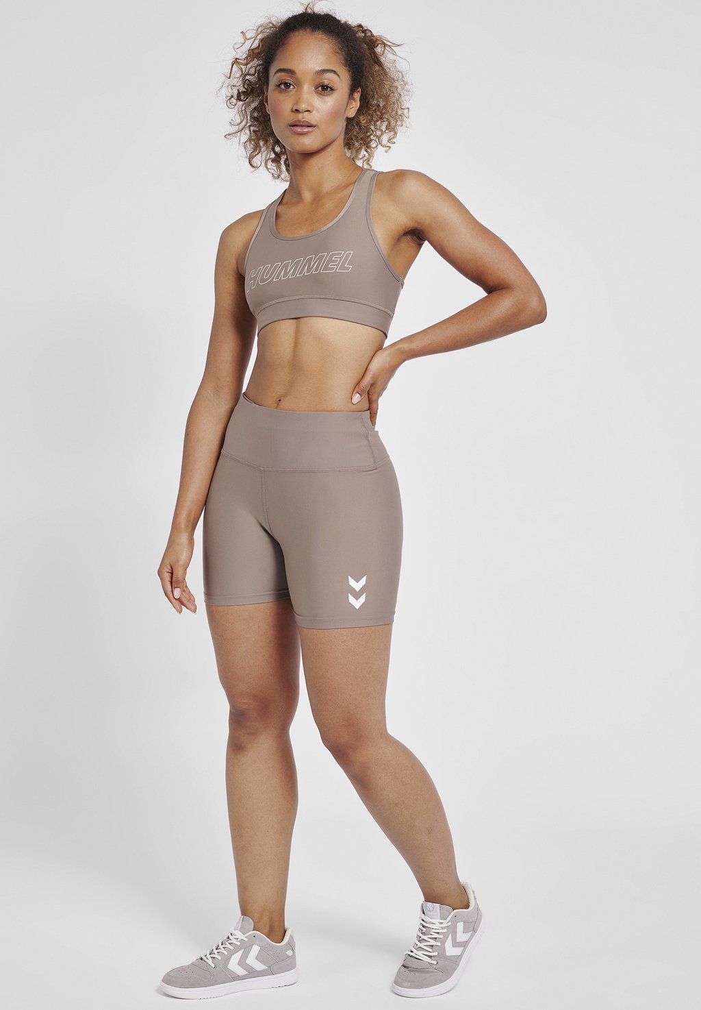 

Леггинсы TOLA - Sports shorts Hummel, темно-коричневый