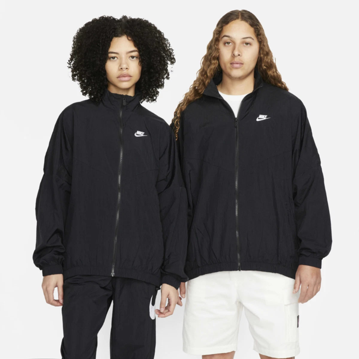 

Женская куртка Nike Sportswear Essential Windrunner, черная, тканая, с молнией по всей длине, JAX122 Nike, черный