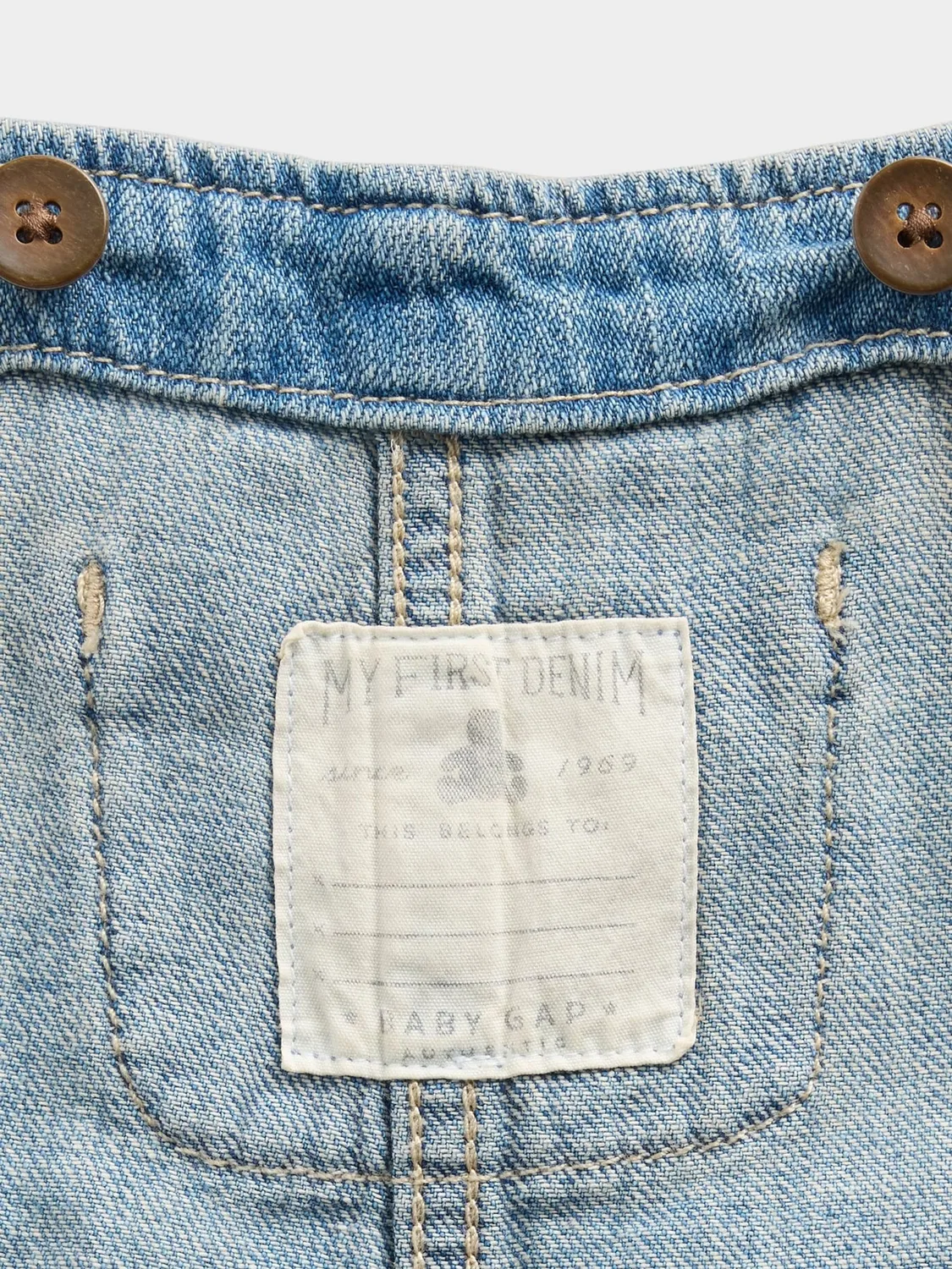 Комбинезон джинсовый Gap Medium Wash Denim Overall, средняя стирка — фото 4