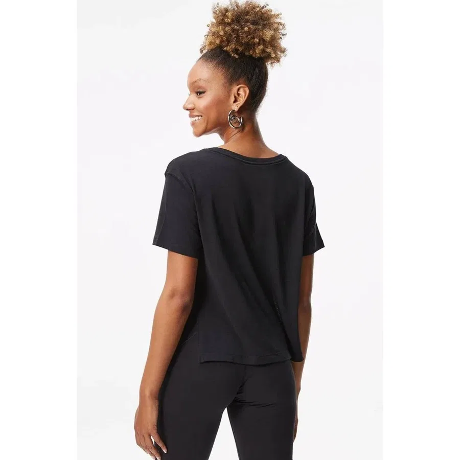 Футболка спортивная с разрезом Nike Yoga Dri Fit Split Detail Loose Fit Women's T-Shirt, Черный — фото 2