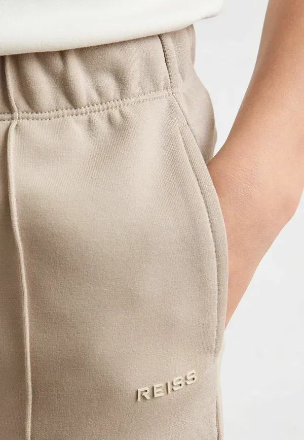 Брюки из полиэстера Barnes Premium Interlock Cuffed Logo Joggers Reiss Stone, цвет stone — фото 2