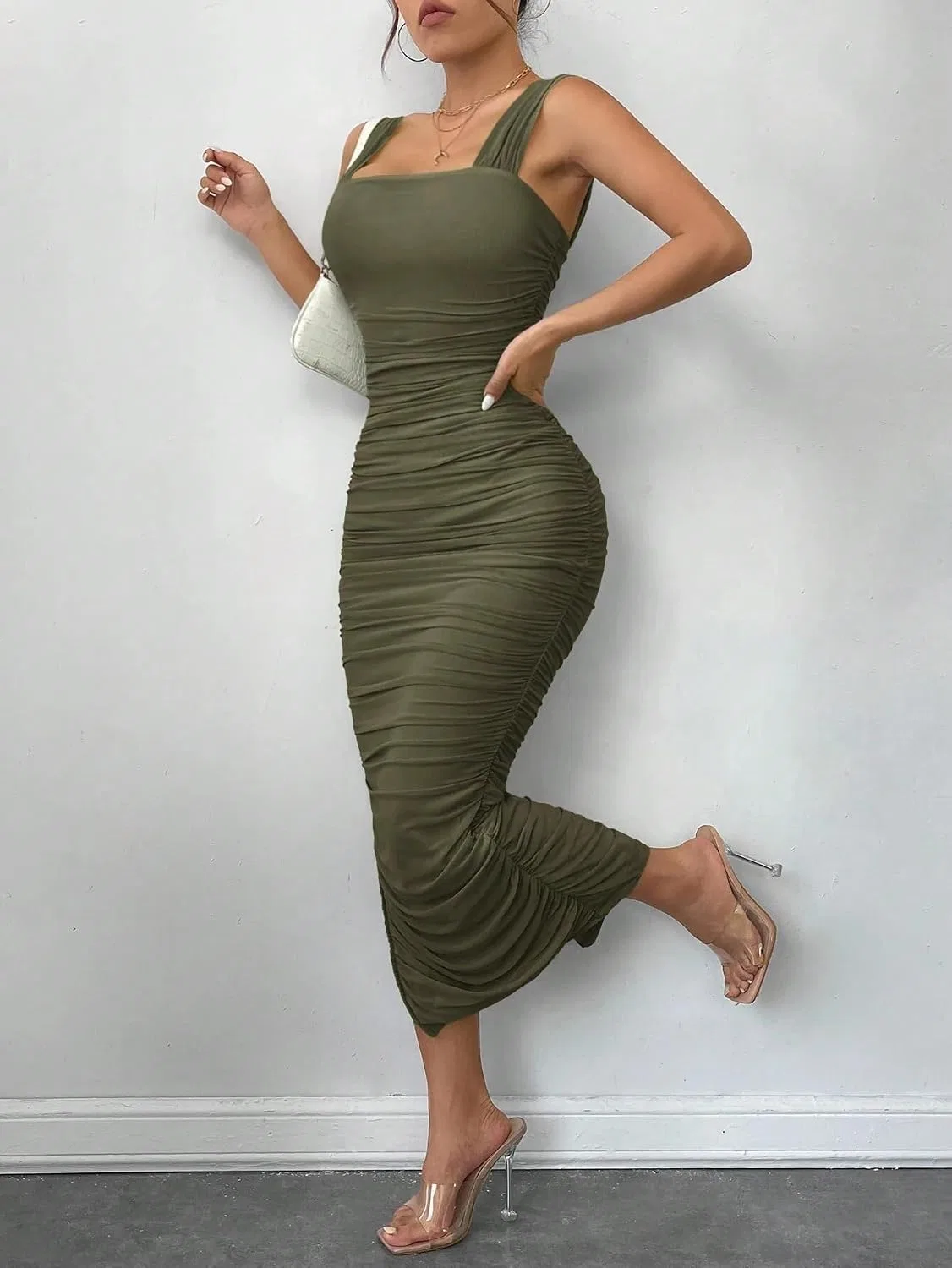 Женское длинное облегающее платье на бретелях Army Green — фото 4