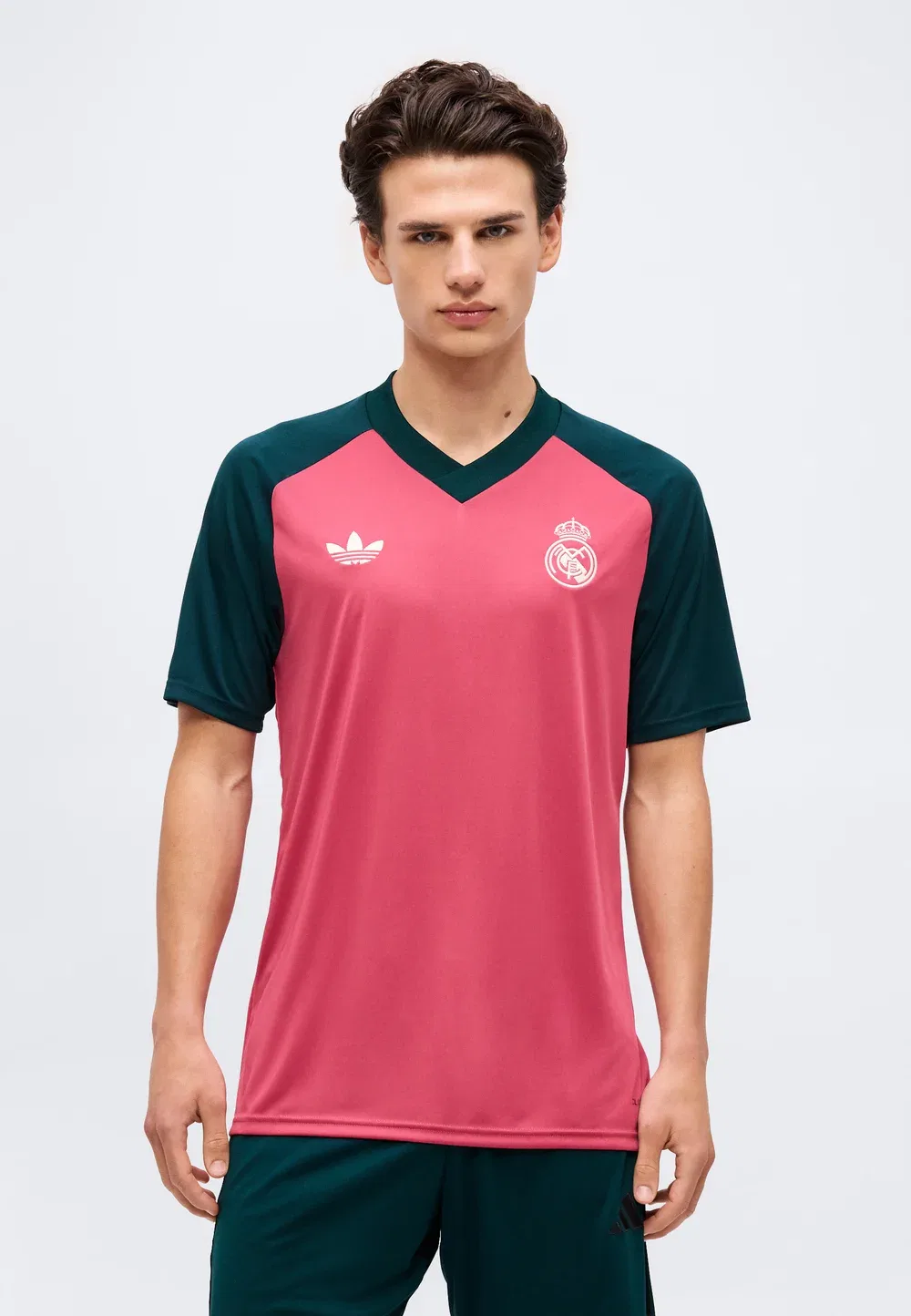 Предматчевая форма «Реал Мадрид» 26/27 - клубная форма Adidas Originals, Wild Pink/Aurora Ivy — фото 3