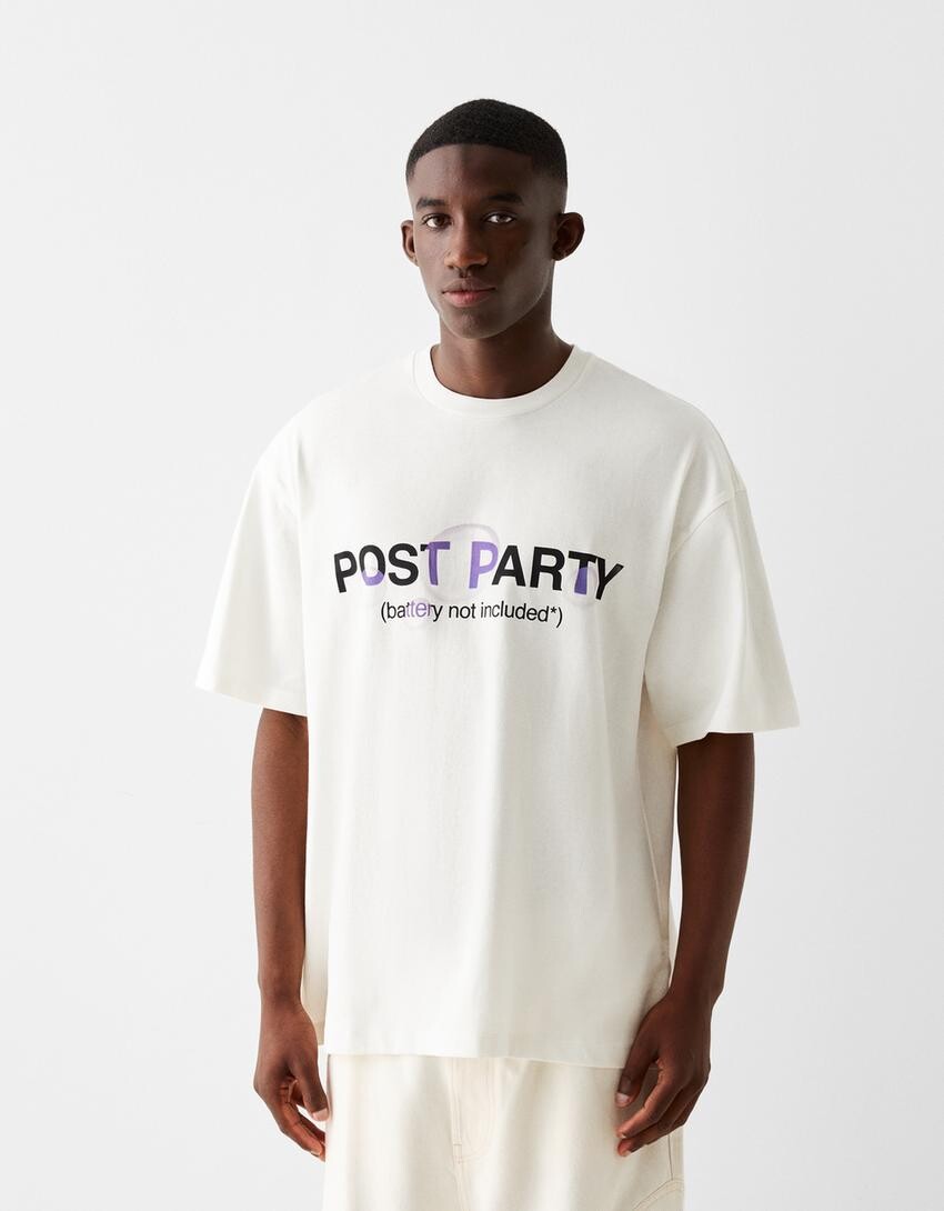 

Футболка свободного кроя с коротким рукавом и принтом Bershka, белый